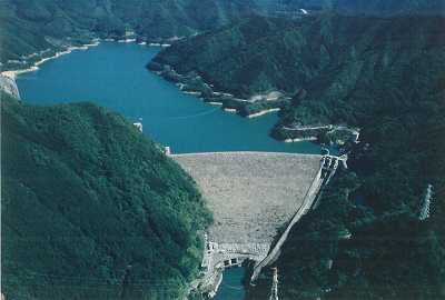 岩屋ダム（東仙峡金山湖）